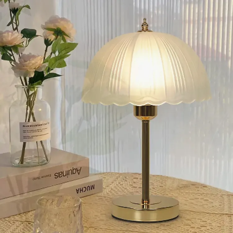 Apa persyaratan untuk menempatkan lampu kamar tidur di rumah?