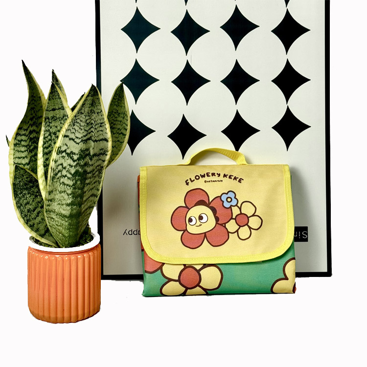 Selimut Pantai Piknik Luar Ruangan, Tikar Pasir Tahan Air Dapat Dilipat